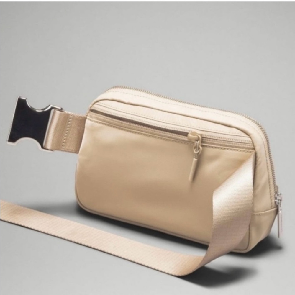 Lululemon 1L Belt Bag LIMITED EDITION EXCLUSIVE in Trench/White Opal Logo - Picture 2 of 15